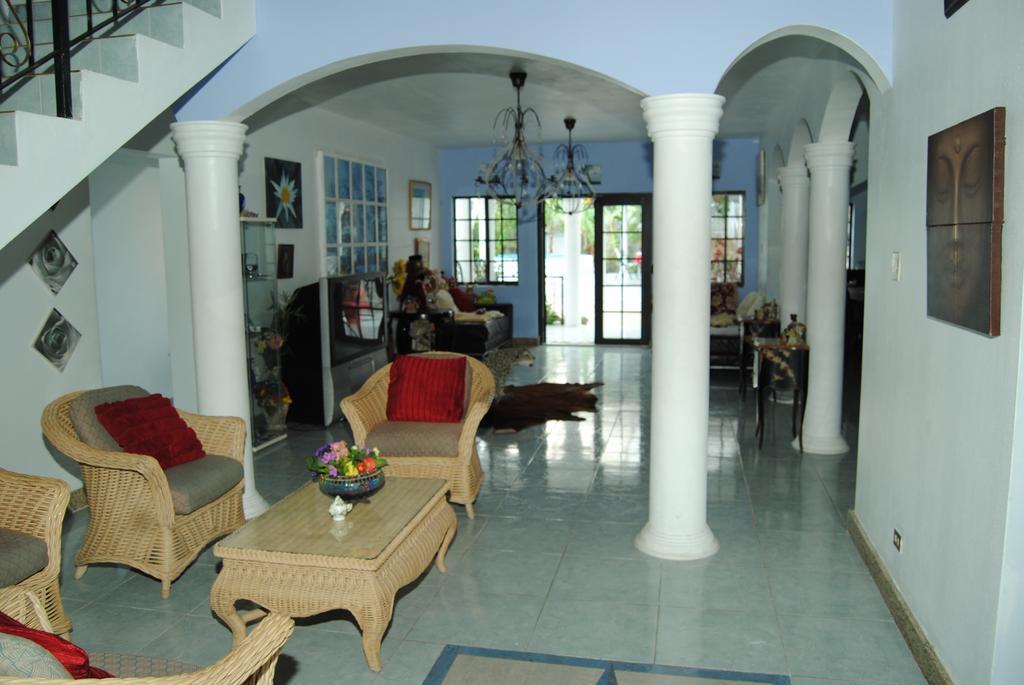 Little Savoy Guest House 拉纳韦贝 外观 照片